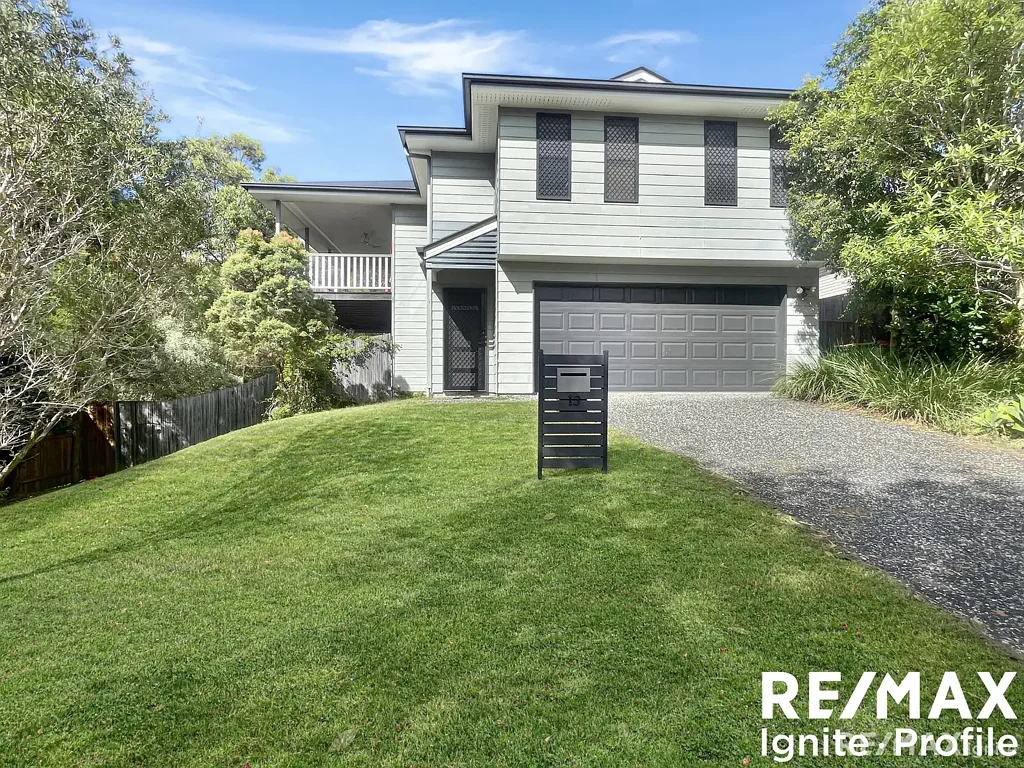 Springfield Lakes 4 Bedroom Idyllic Family Retreat Backing onto Reserve