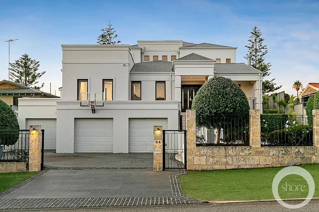 City Beach 5chambre Hilltop Ocean View Location | Contemporary Family Sized Home