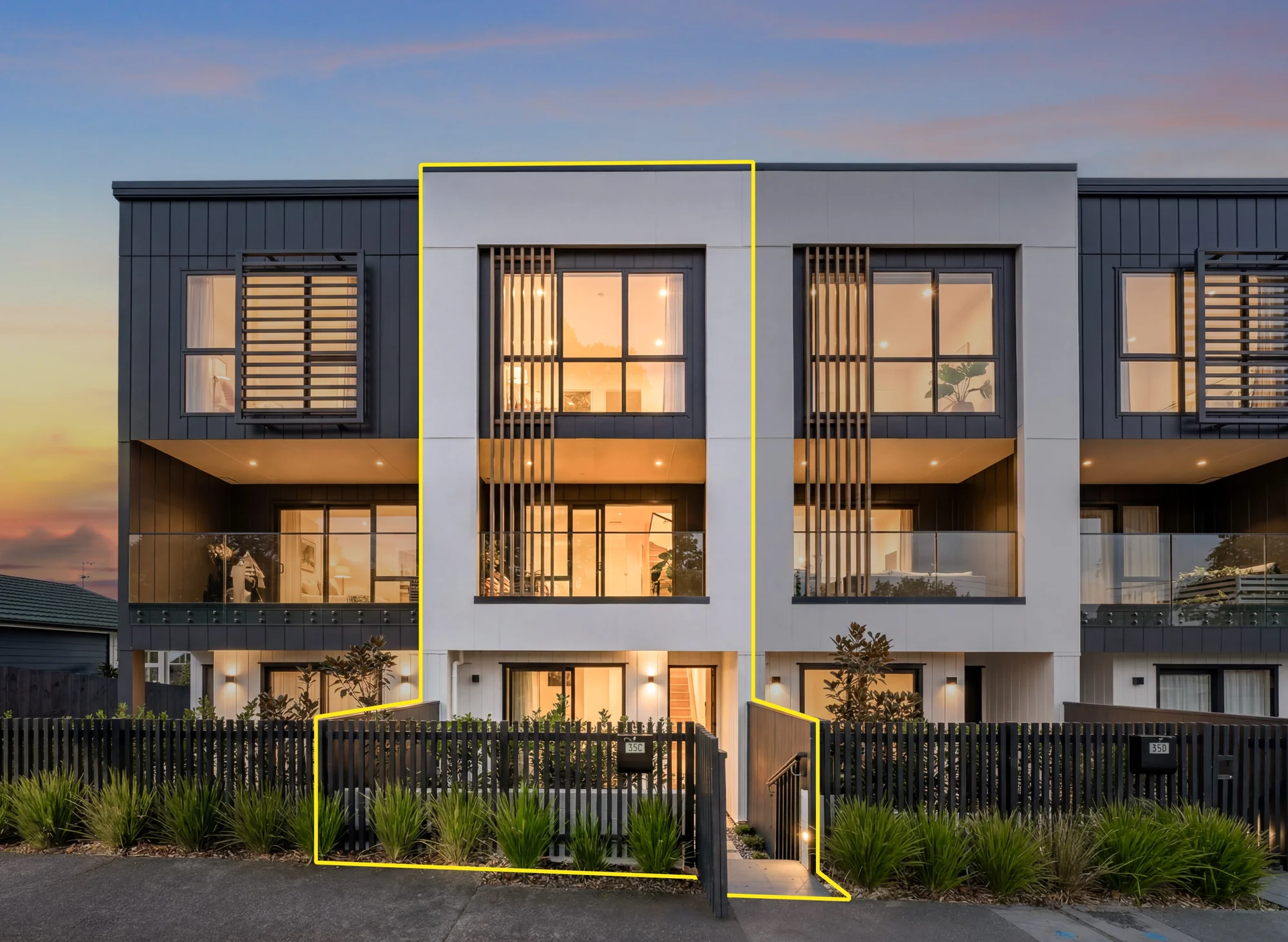Royal Oak 3房 Townhouse living at its best.