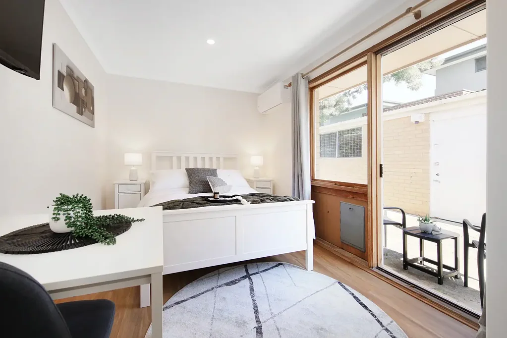 Fully Furnished Studio Rooms - Only 1 Available! BILLS INCLUDED!