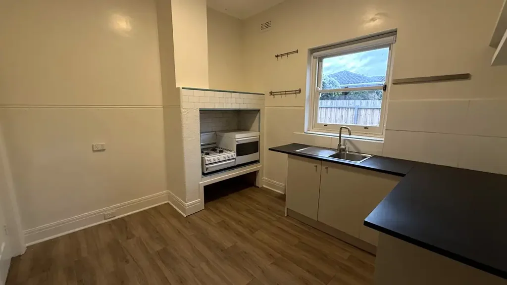 FANTASTIC HOUSE LOCATED CLOSE TO TRANSPORT!