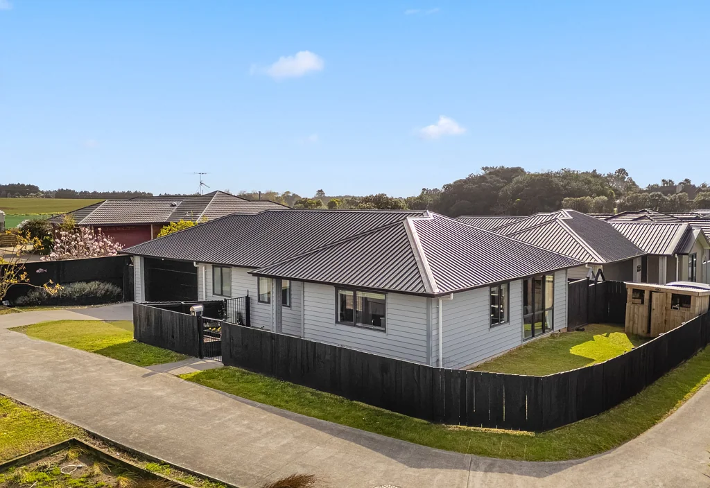 Pukekohe 4कमरा Brisbane Bound, 1-Way Flight Booked, Selling Fast