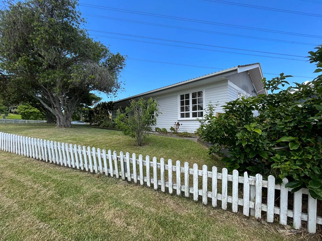 A Garden Outlook - Lawns included