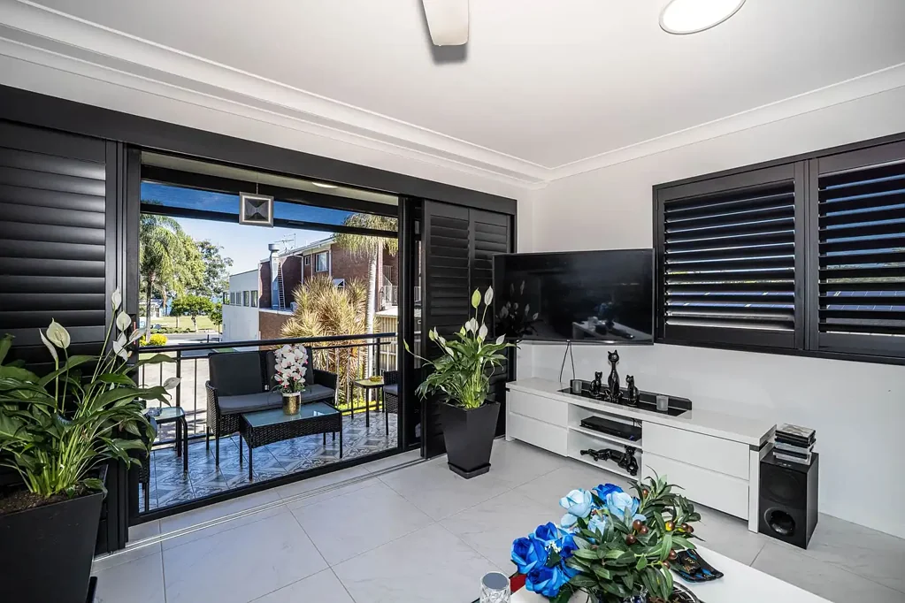 Bongaree 3Zimmer Stylish Coastal Unit with Water Views in the Heart of Bongaree