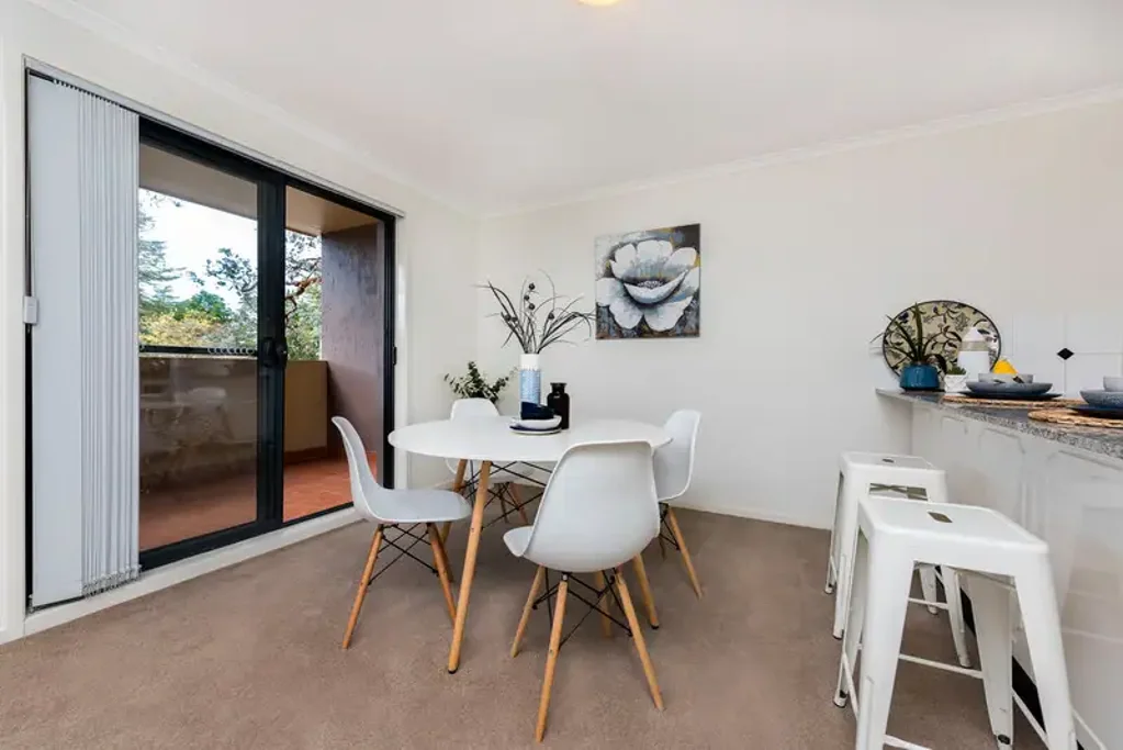 Two Bedroom Apartment in Great Area!