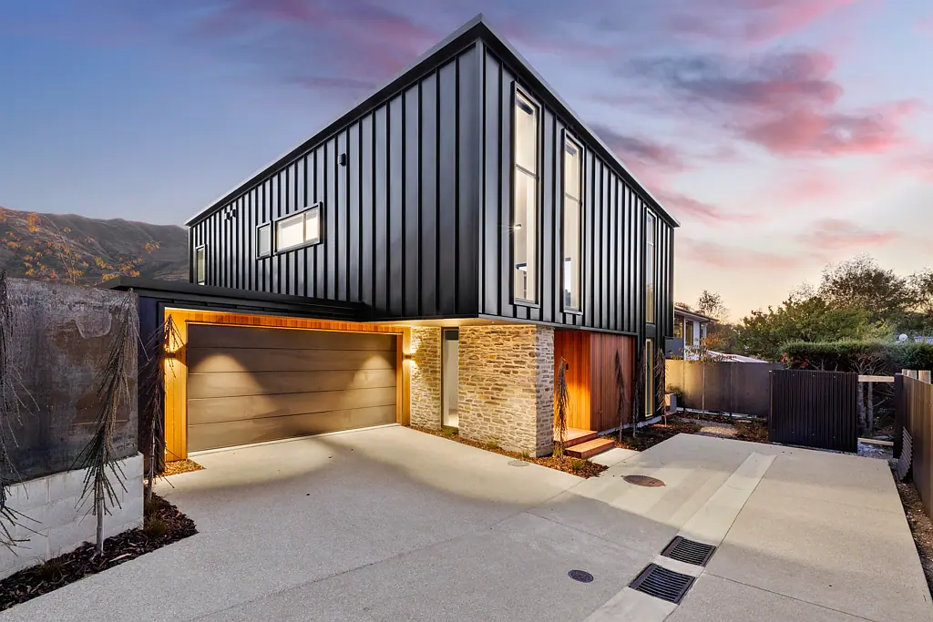 Wanaka 4 Bedroom Uncompromised luxury with lake views