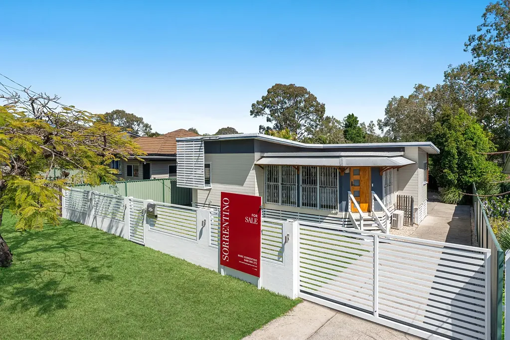 Wynnum West 3ਬੈੱਡਰੂਮ Elevated three-bedroom home on 612m2 block