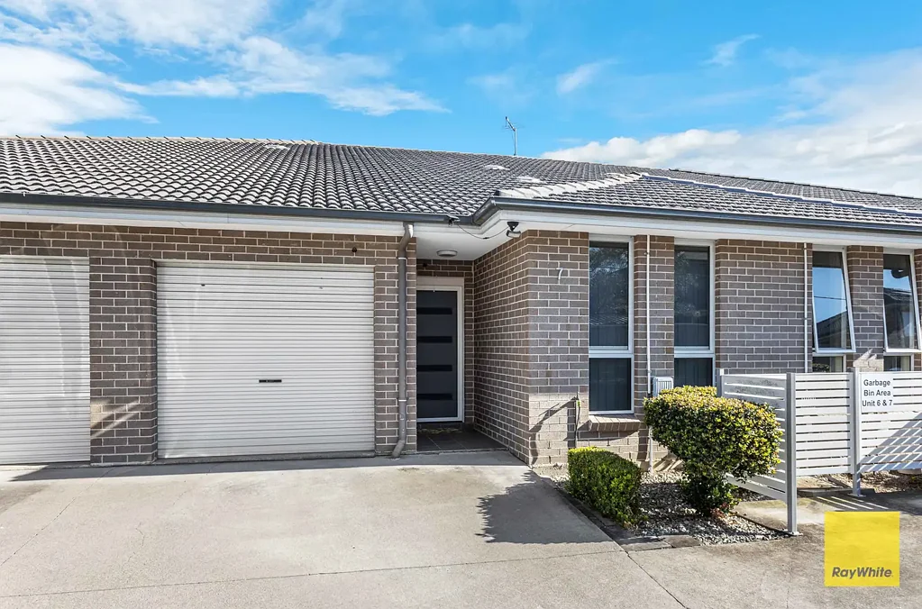 Toongabbie 4બેડરૂમ Contemporary Family Living in the Prestigious Metella Road School Catchment