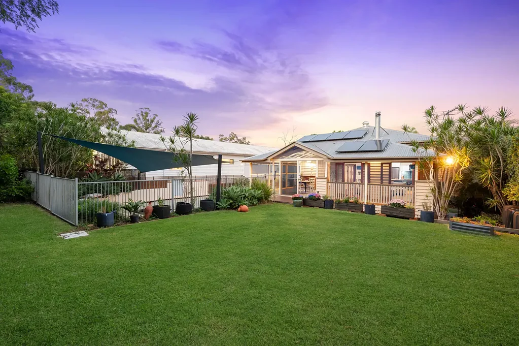 Red Hill 5Phòng ngủ Timeless Character With Contemporary Living in Peaceful Cul-de-Sac - Open Wed (12th) 4:30 - 5pm & Sat (16th) 12:30 - 1:00pm
