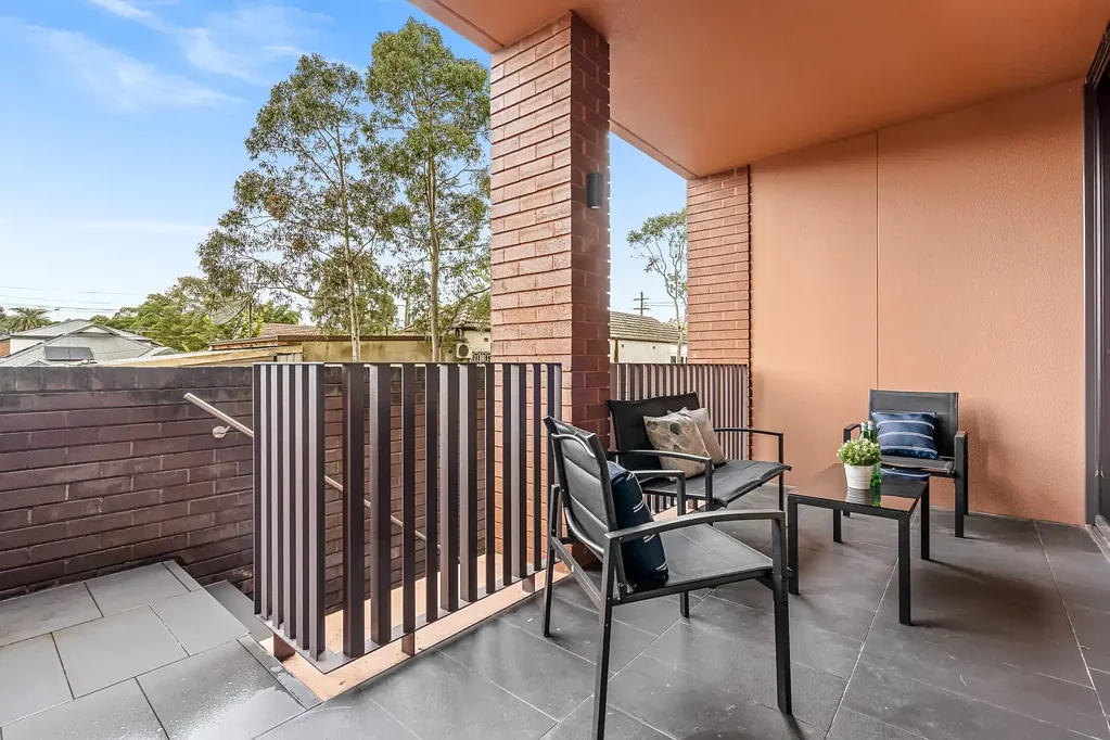 Dulwich Hill 2બેડરૂમ Ground Floor Apartment with Covered Terrace and Direct Laneway Access