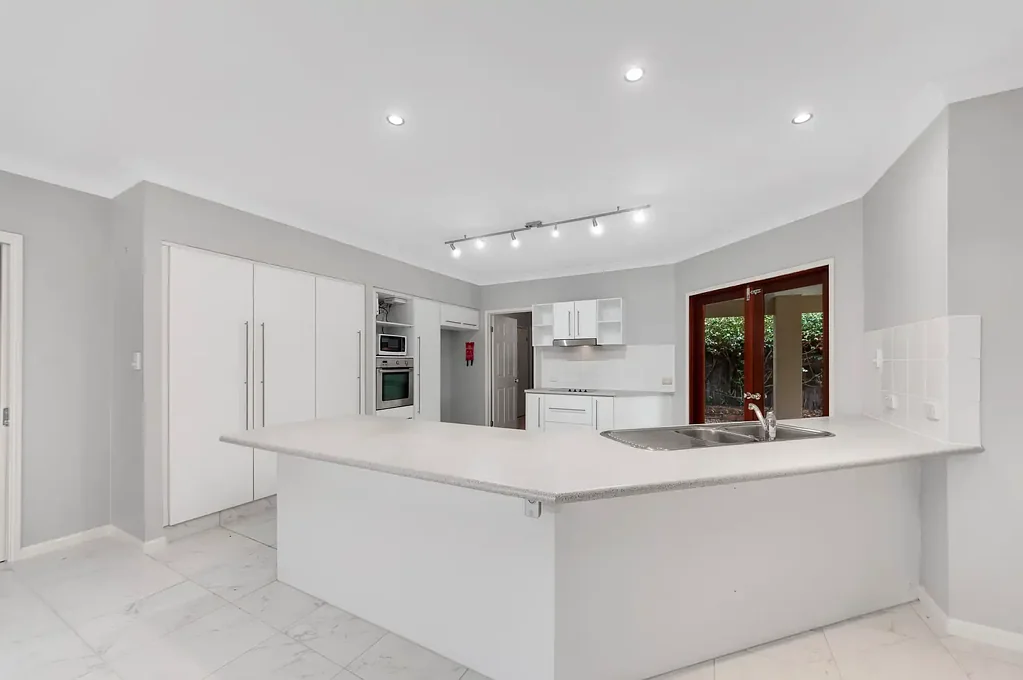 MODERN AND IMPRESSIVE FAMILY HOME