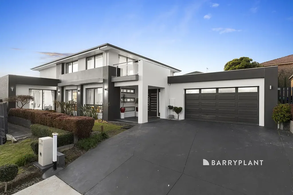 Berwick 5બેડરૂમ Striking Custom-Built Grandeur in a Prized Berwick Pocket