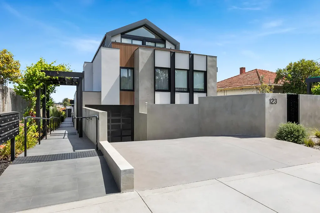 Mentone 2ਬੈੱਡਰੂਮ Leading-Edge Design & Cutting-Edge Interiors on the Edge of it All!