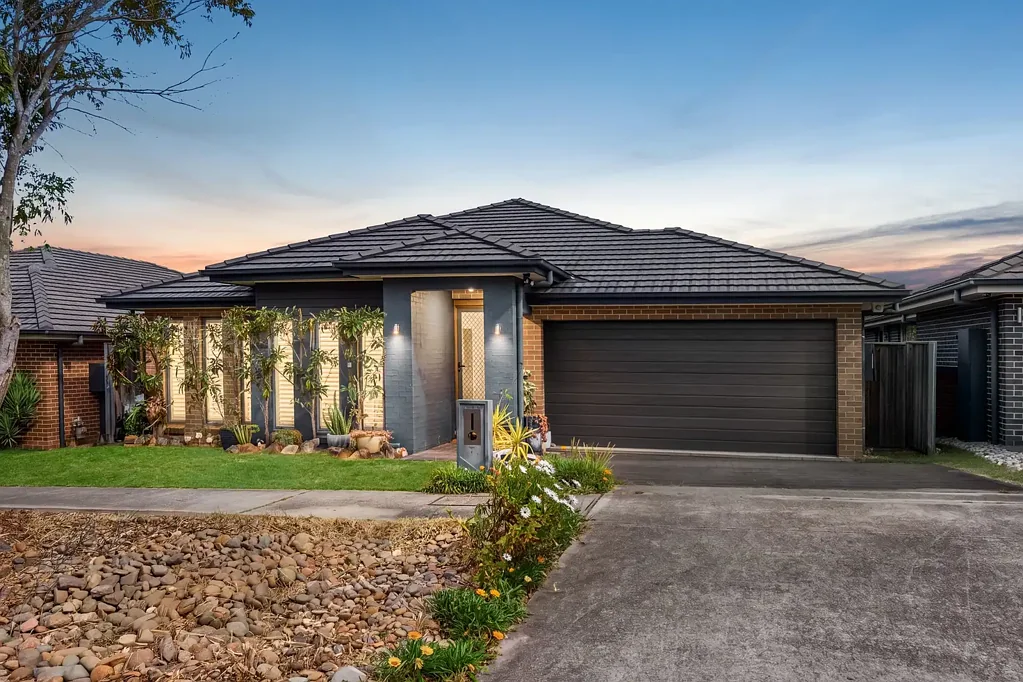 North Kellyville 4房 专为家庭生活设计，地理位置优越，尽享便利！ Designed for Family Living, Positioned for Convenience!