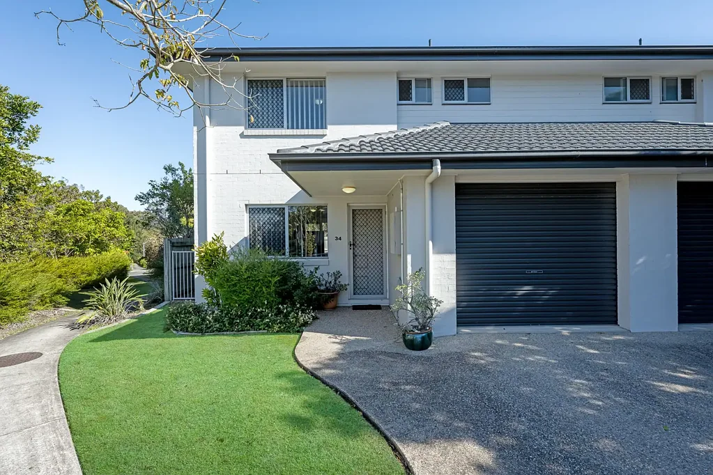 Mango Hill 3房 带有庭院和社区泳池的私密转角联排别墅 Private Corner-Positioned Townhouse with Courtyard and Complex Pool