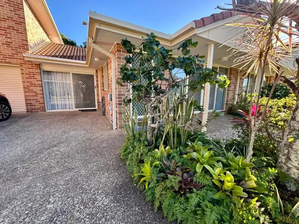 PEACEFUL CREEKSIDE LIVING - LIFESTYLE, COMFORT, & CONVENIENCE!
