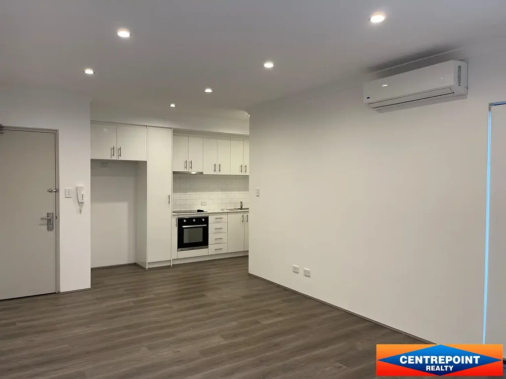 Modern 2 Bedroom, 2 Bathroom Ground Floor Courtyard Apartment