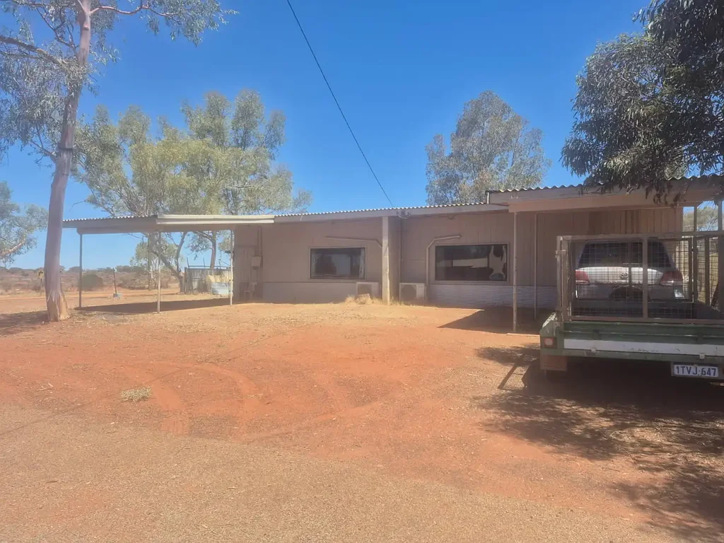Laverton 6غرفة نوم Claim your piece of the outback in the famous gold town of Laverton.