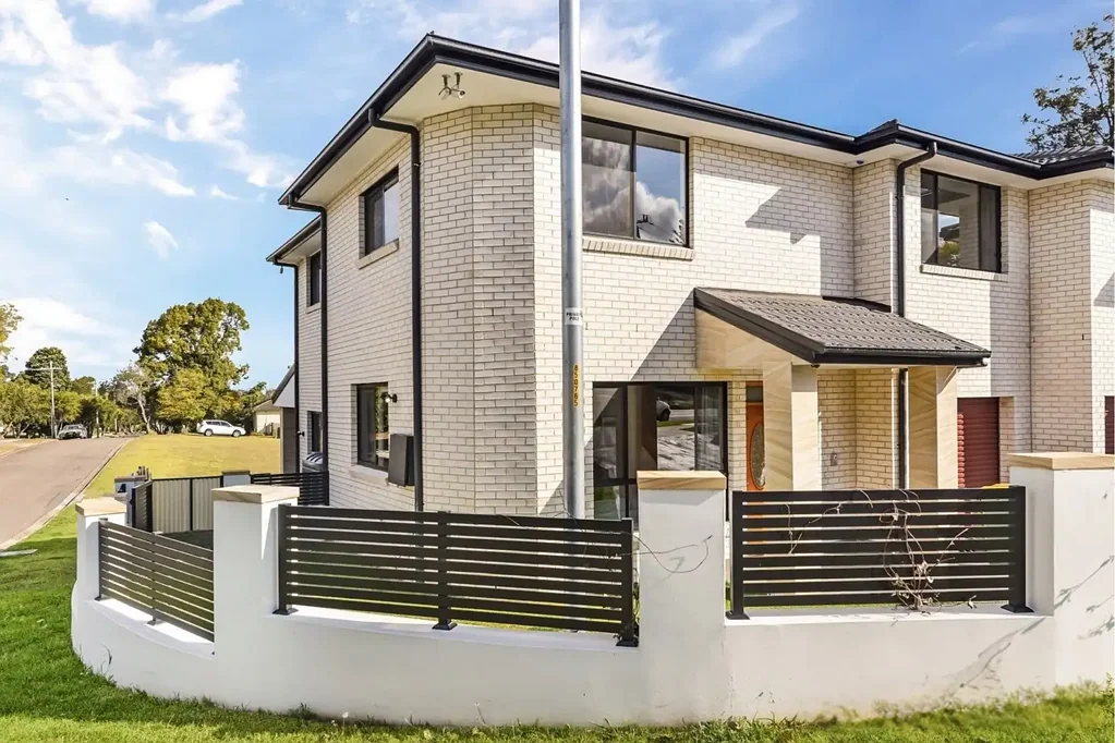 Rydalmere 4બેડરૂમ Modern Luxury with Parkside Living
