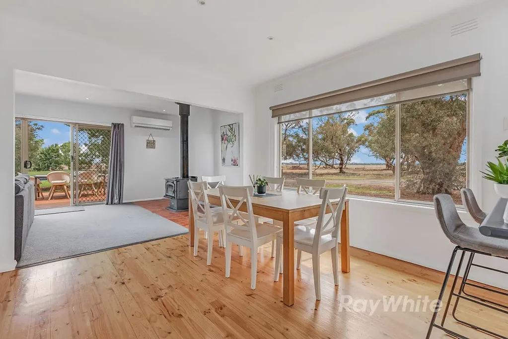 Lockington Modern Comfort Meets Rural Serenity on 12.5 Acres