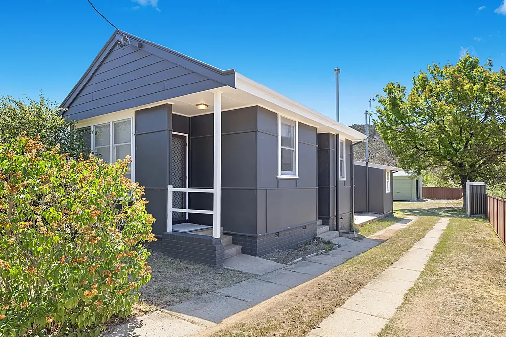 25 Vulcan Street, Cooma, NSW 2630