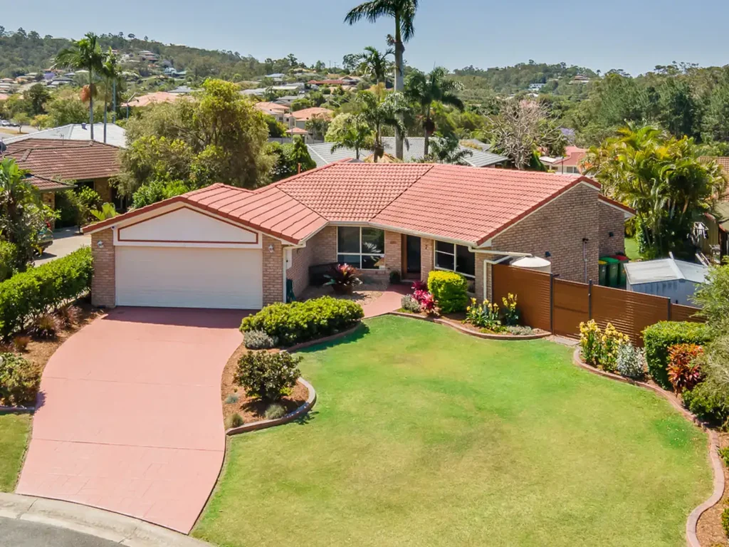 Pacific Pines 4ห้องนอน Family-Friendly Entertainer in a Prime Pacific Pines Position