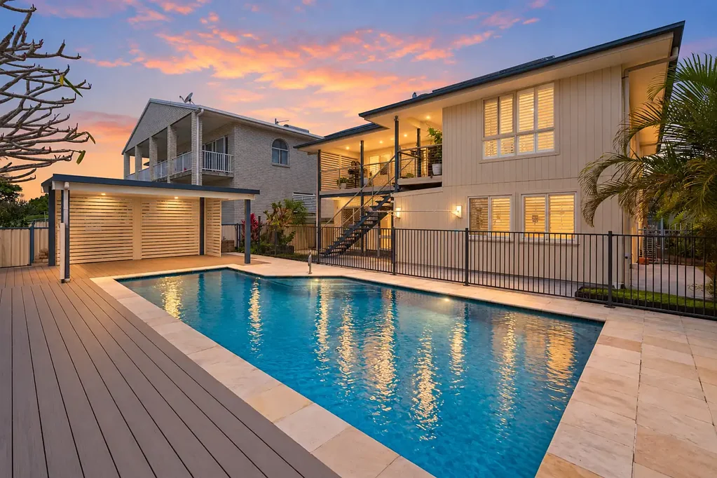 Tweed Heads South 5ਬੈੱਡਰੂਮ Renovated - North Facing - Ocean and City Views - Dual Living Potential