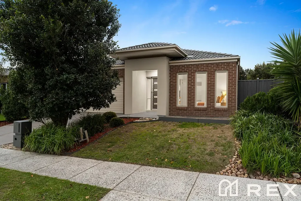 Spacious Four-Bedroom Family Home in a Prime Cranbourne North Location