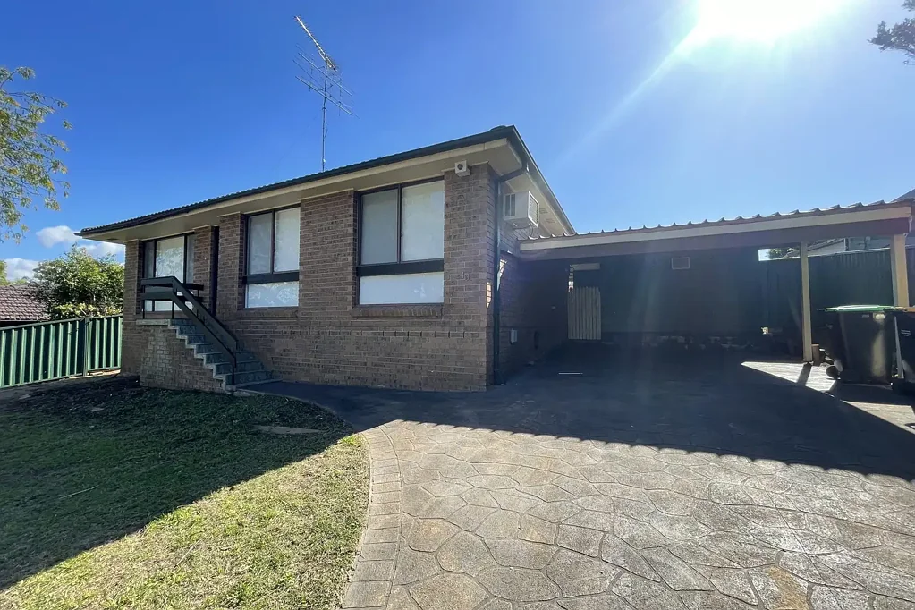 Set in a convenient family-friendly pocket 3 bedroom home !
