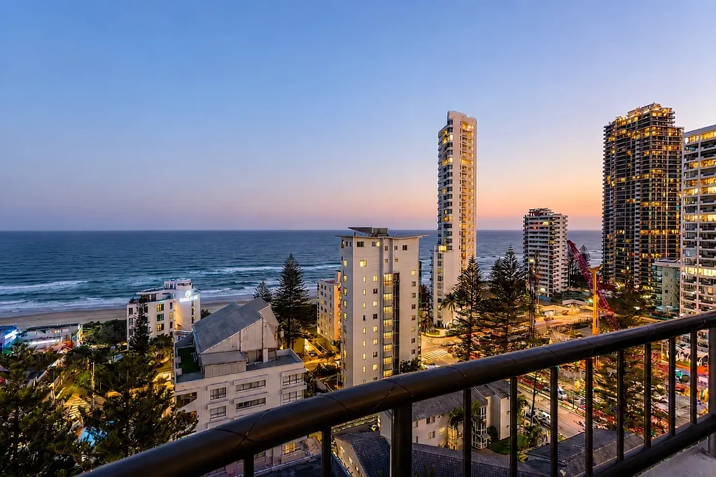 Surfers Paradise 2غرفة نوم Ocean-Facing Level 14 in The Regent - 146sqm with 280° Views