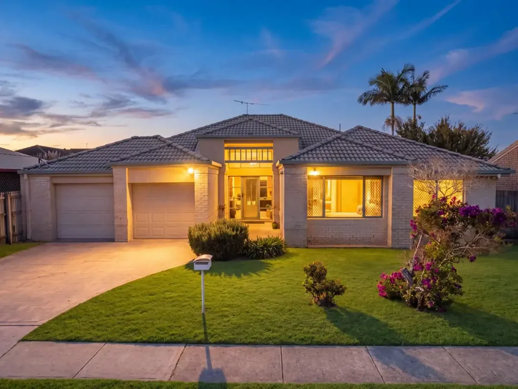 Bongaree 4房 您的 Bribie Island 生活方式从这里开始 – Bongaree 住宅，近享一切便利 Your Bribie Island Lifestyle Starts Here – Bongaree Home Close to Everything