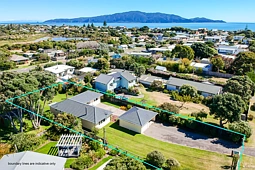 22 Hohiria Street, Waikanae Beach