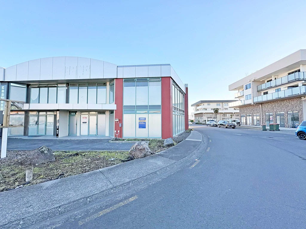 Manukau 300M² GROUND FLOOR WAREHOUSE/SHOWROOM FOR LEASE