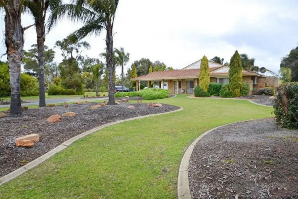 Canning Vale DON'T MISS THE TRAIN – RARE 1HA MANORIAL ESTATE BESIDE RANFORD METRO IN A RAPIDLY GROWING LOCALE AMIDST THRIVING SUBURBIA.