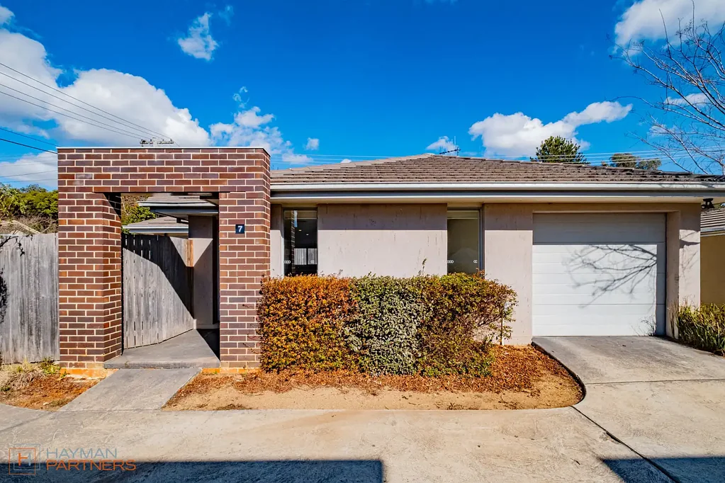 Spence 2房  Single Level Townhouse with North Facing Aspect!