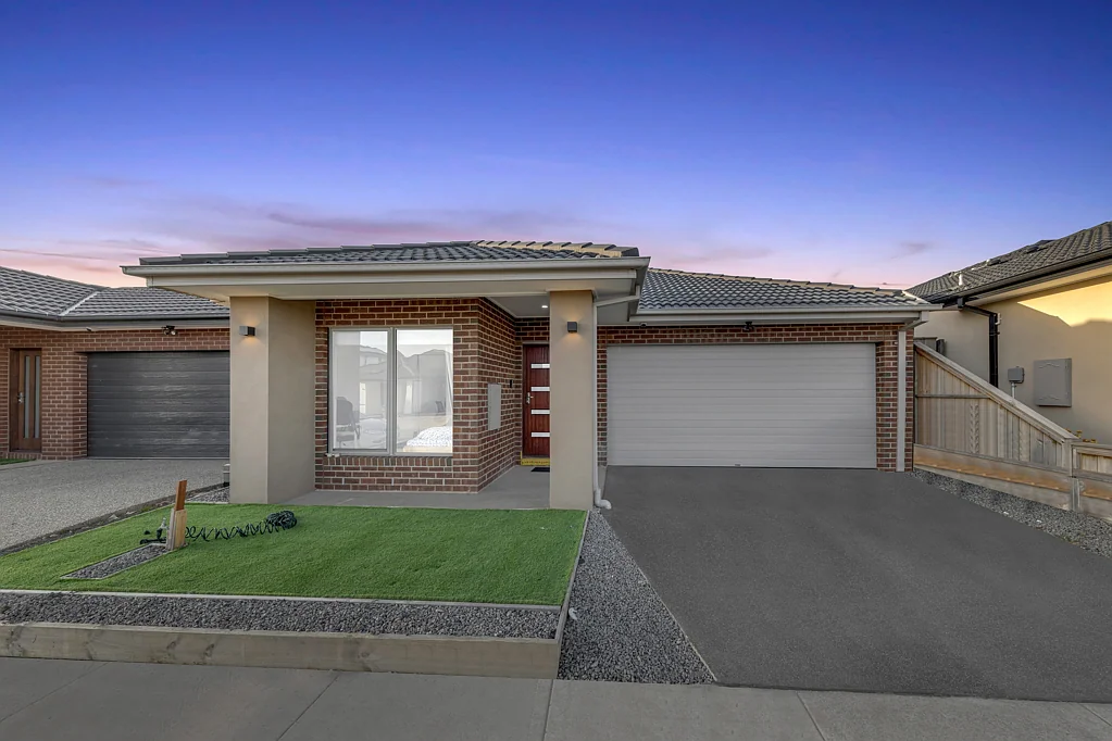 63 Malone Circuit, Deanside, VIC 3336