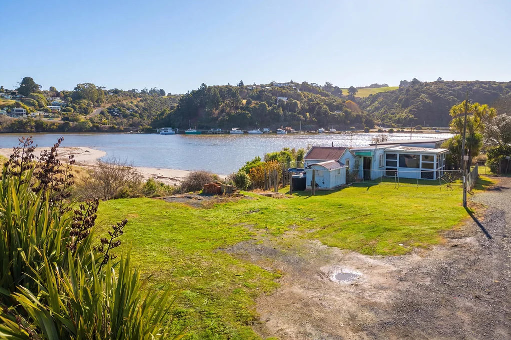 Taieri Mouth 1 Slaapkamer Absolute Waterfront Potential