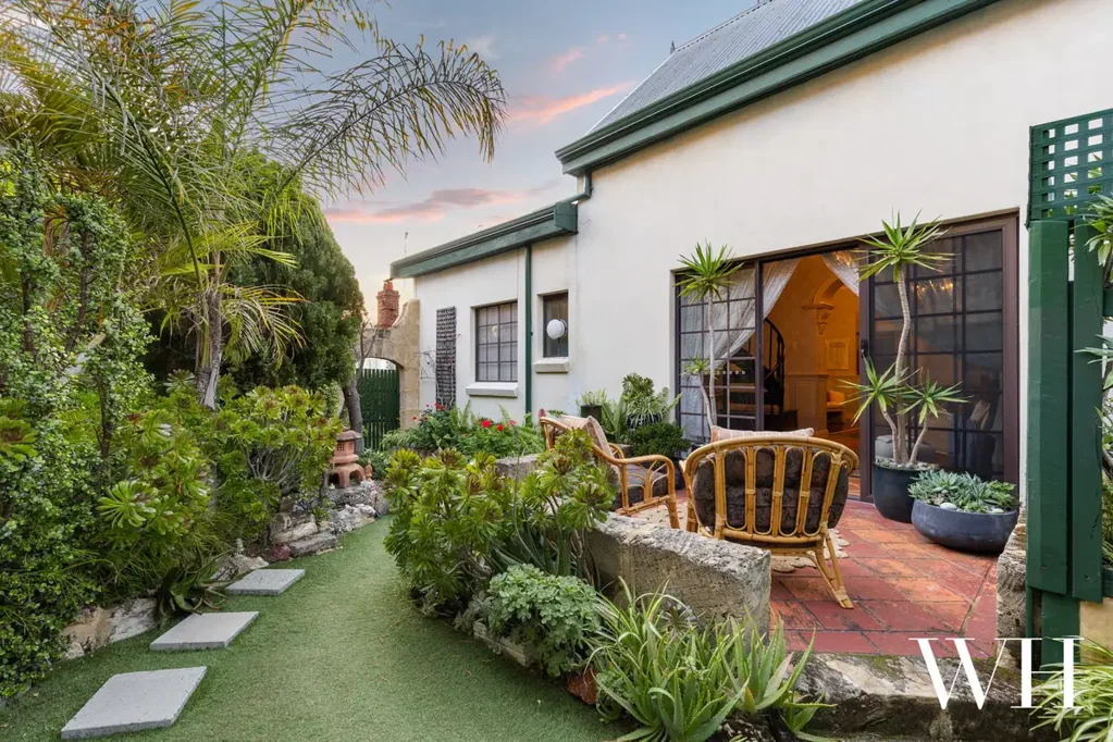 9 Stirling Street, Fremantle, WA 6160