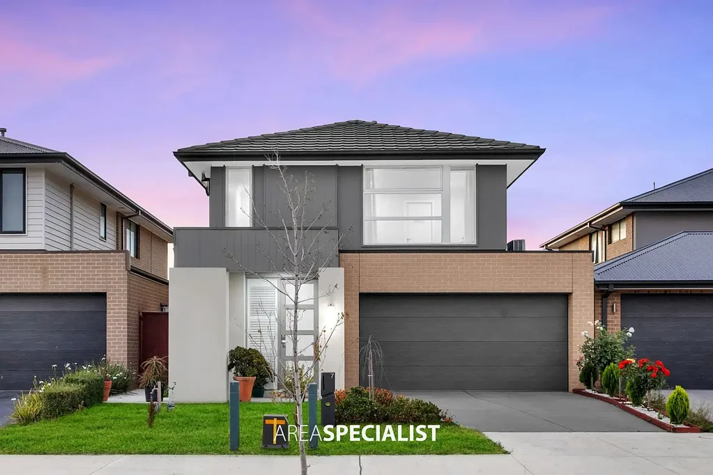 Clyde North 4ਬੈੱਡਰੂਮ Architectural Elegance Meets Modern Family Luxury in Smiths Park Estate...