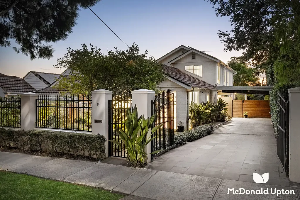 Strathmore 5房 Old Strathmore瑰宝 私人泳池SPA 5卧2.5卫 步行火车公园 中心地段生活村 Entertainer’s Dream in Exclusive Old Strathmore