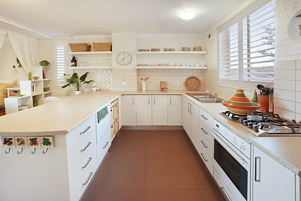 Unfurnished Studio Apartment in North Fremantle with Spectacular Ocean and Harbour Views + 2 Secure Car Parking Bays