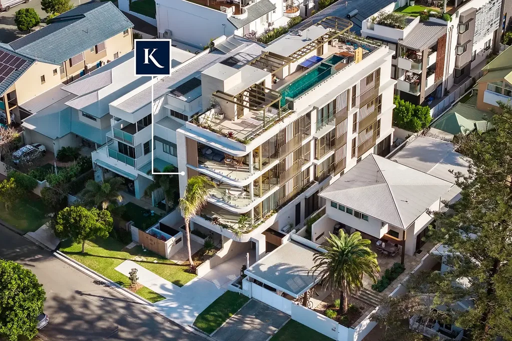 Mermaid Beach 3Phòng ngủ Full-Floor Beachside Residence with Poolside Entertaining