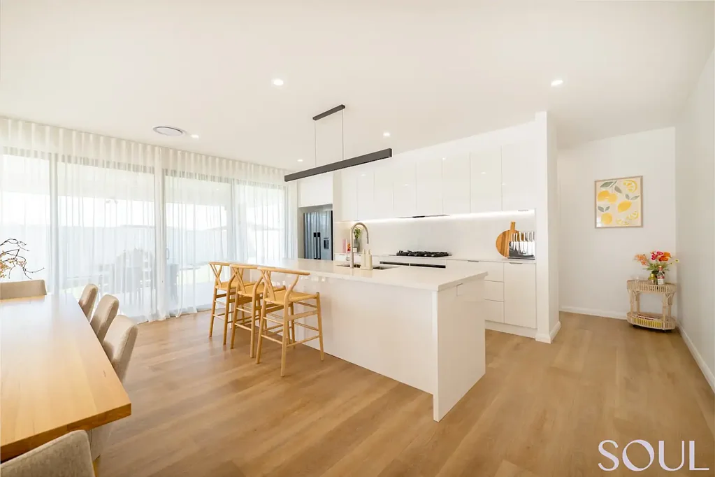 Griffith 4房  Understated Sophistication at 36 Piper Circuit, Griffith NSW