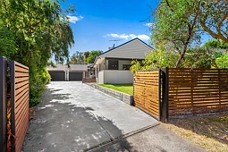 16 Tara Drive, Frankston