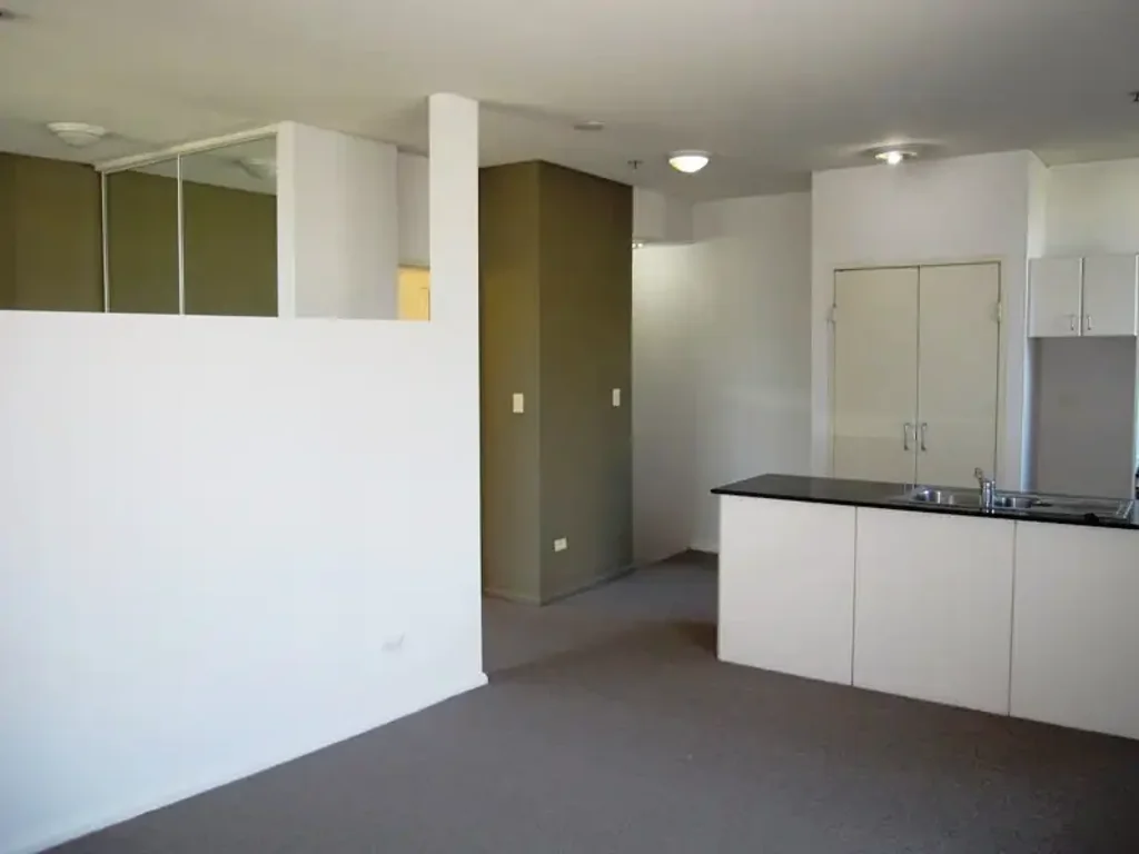 CONVENIENT & SPACIOUS 1 BEDROOM CLOSE TO CENTRAL