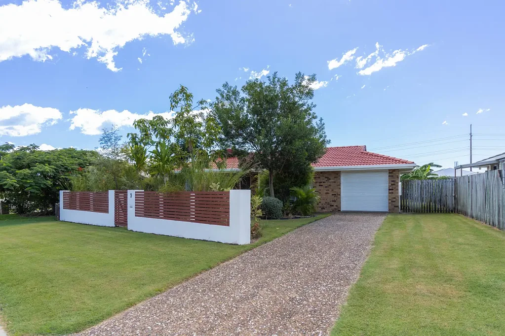 FULLY FURNISHED HOME WITH BEAUTIFUL GARDENS