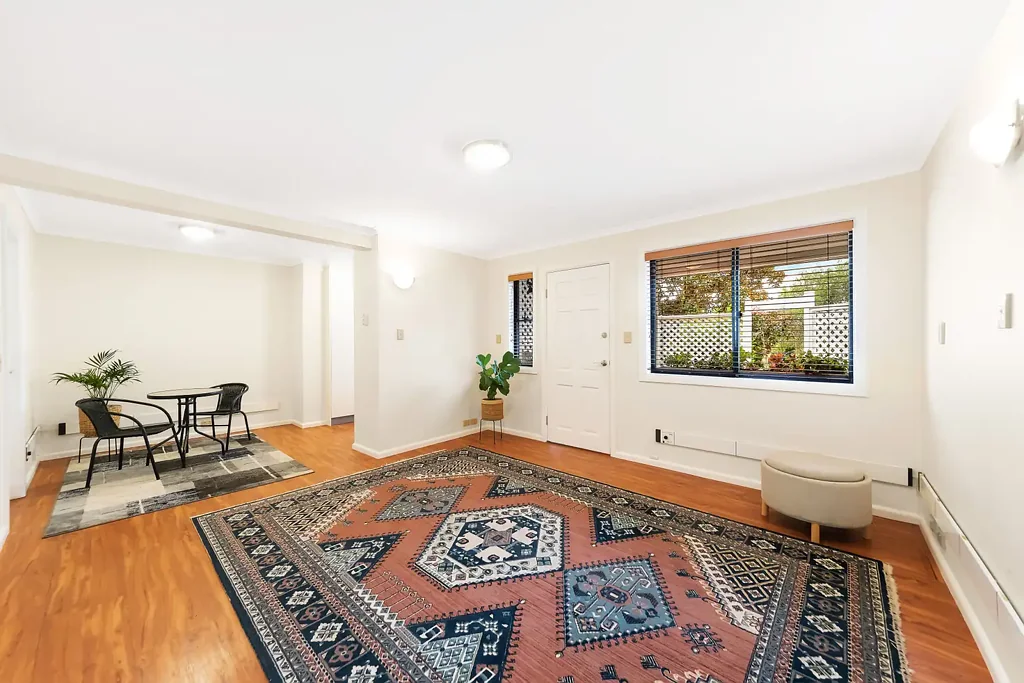 Self-Contained 3-Bedroom Flat | Private Entry | Stunning Gardens