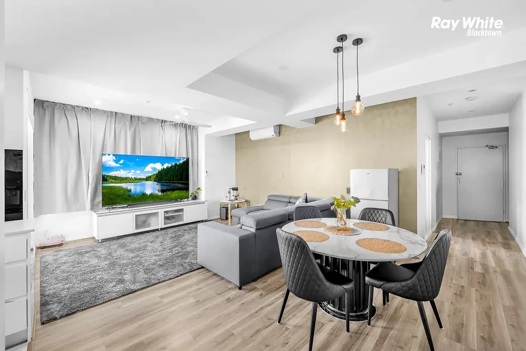 Blacktown 2Phòng ngủ Sky-High Living with Stunning Views - Move-In Ready Apartment in the Heart of Blacktown!