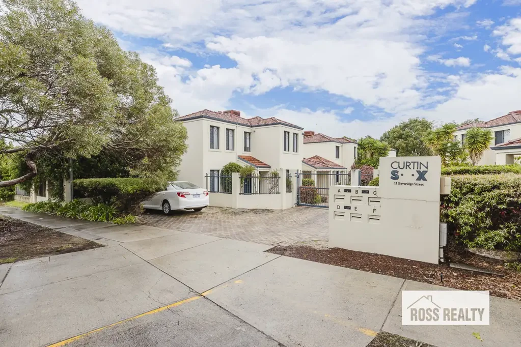 Bentley 6બેડરૂમ 6-Bedroom Townhouse in Prime Bentley Location - Lifestyle, Space & Investment Potential