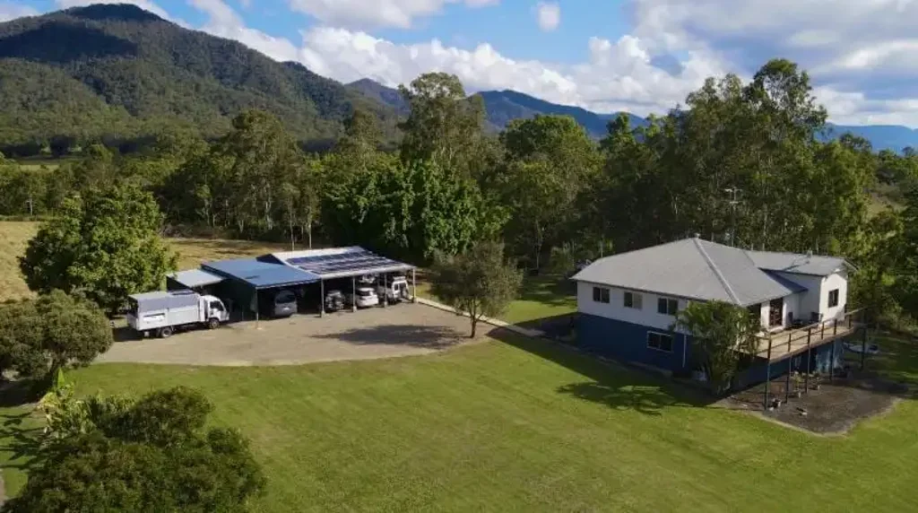 Finch Hatton 4房  ELEVATED ACREAGE ESCAPE WITH 360° MOUNTAIN VIEWS